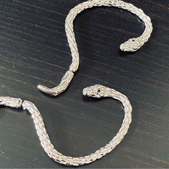 Pair of Silver Tone Snake Ear Cuffs Earrings NWT - Picture 9 of 14